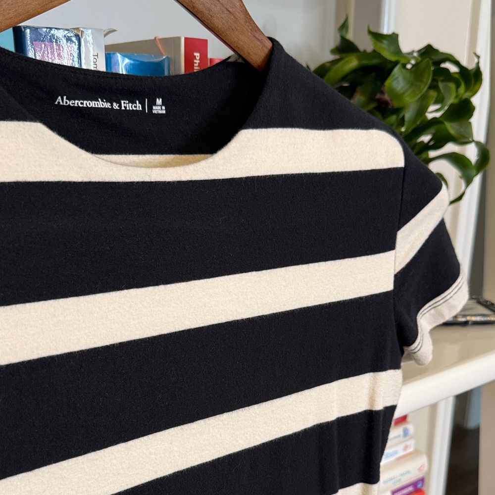Abercrombie & Fitch Black and Cream Striped Bodysuit Size Medium - Picture 5 of 7